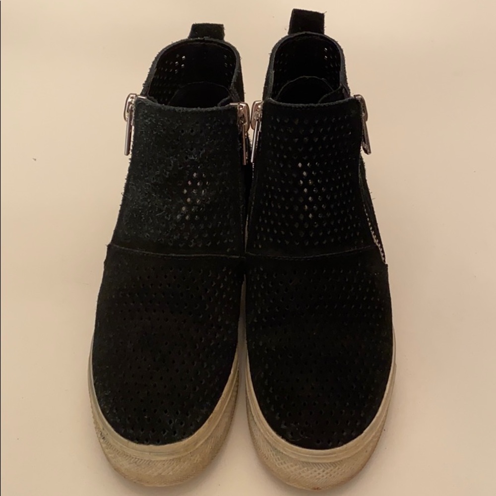 Hidden heel Steve Madden booties